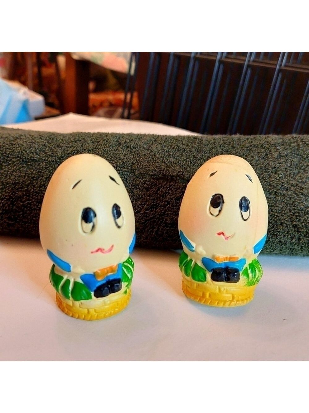 Vintage* 70s Egg-Shaped Humpty Dumpty Salt & Pepper Shakers